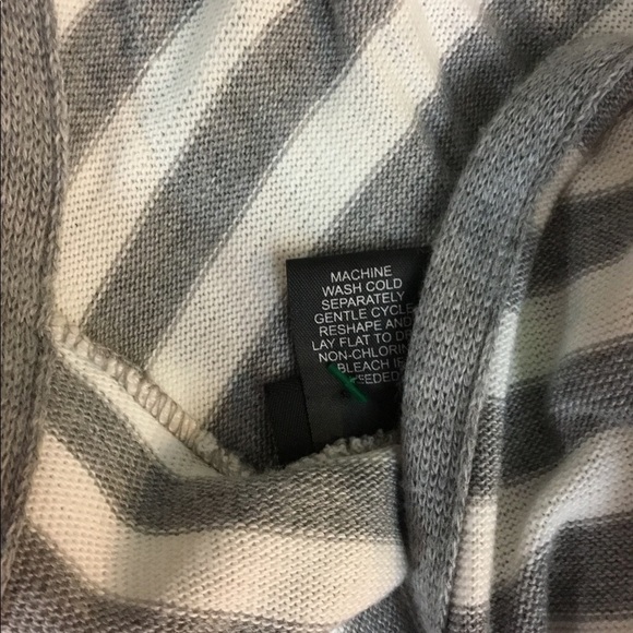 Rue 21 small sleeveless gray and white cardigan - Picture 7 of 9